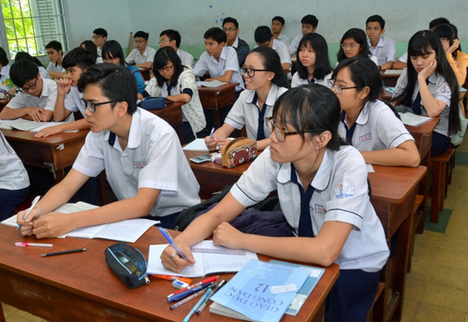 Tăng tốc với môn giáo dục công dân - 1 Các trường THPT đang tăng tiết dạy thêm môn giáo dục công dân, chuẩn bị cho kỳ thi THPT quốc gia. (Ảnh: Tấn Thạnh)