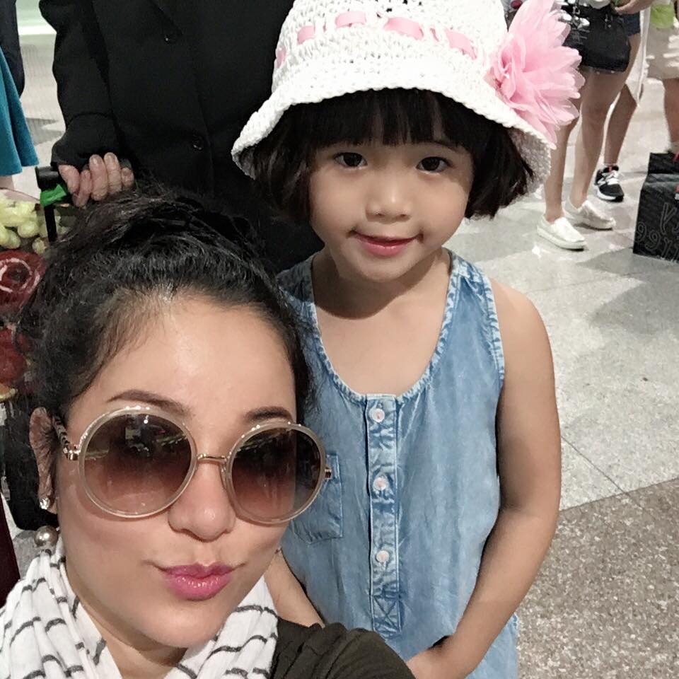 Ảnh hiếm thời thơ ấu của danh hài Thúy Nga - 9
Thúy Nga hạnh phúc vì cuộc sống thay đổi tích cực từ khi lên chức mẹ.
