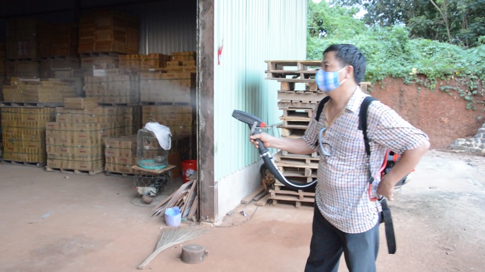Phát hiện ca nhiễm vi rút Zika đầu tiên tại tỉnh Bà Rịa - Vũng Tàu - 1
Nhân viên y tế đang phun thuốc diệt muỗi phòng tránh vi rút Zika