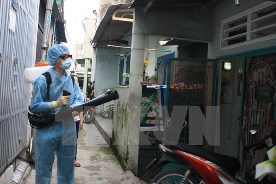 Tây Ninh: Phát hiện một trường hợp dương tính với vi rút Zika - 1 Phun xịt thuốc diệt muỗi phòng bệnh Zika, sốt xuất huyết. (Ảnh: Phương Vy/TTXVN)