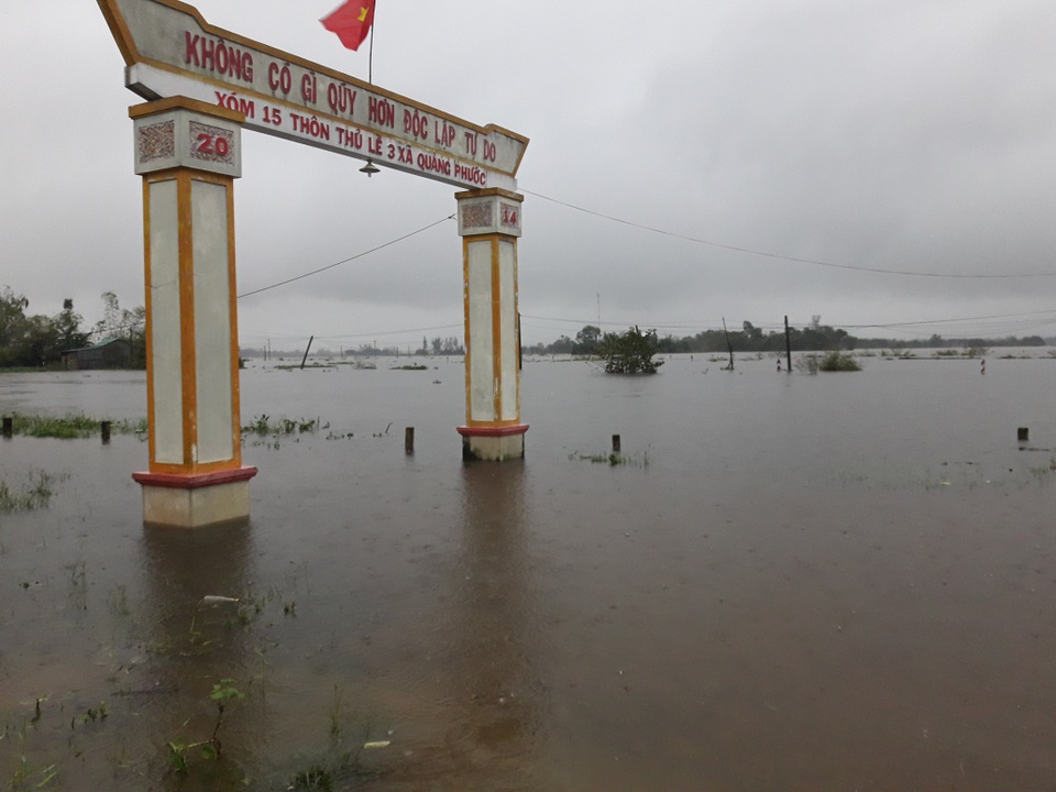 Dân thấp thỏm lo lũ lên lúc nửa đêm - 10 Dân thấp thỏm lo lũ lên lúc nửa đêm - 10