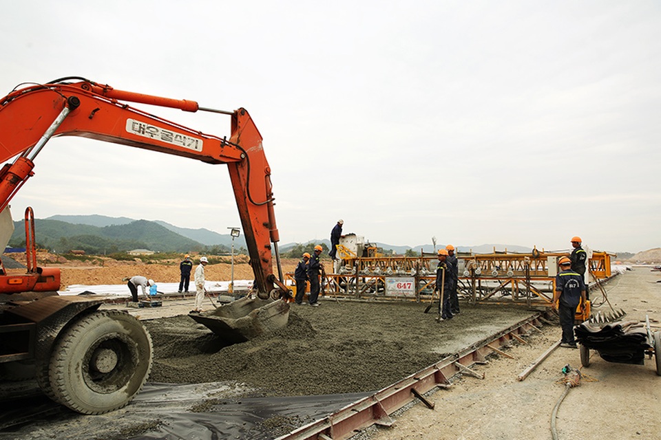 Đẩy nhanh tiến độ các dự án trọng điểm tại Vân Đồn - 1 Đẩy nhanh tiến độ các dự án trọng điểm tại Vân Đồn - 1