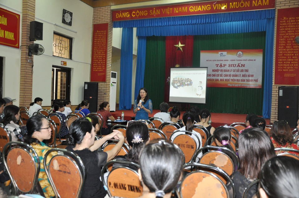 TP Uông Bí: Tập huấn nghiệp vụ quản lý cơ sở lưu trú cho chủ nhà nghỉ, khách sạn - 1 Quang cảnh tập huấn.