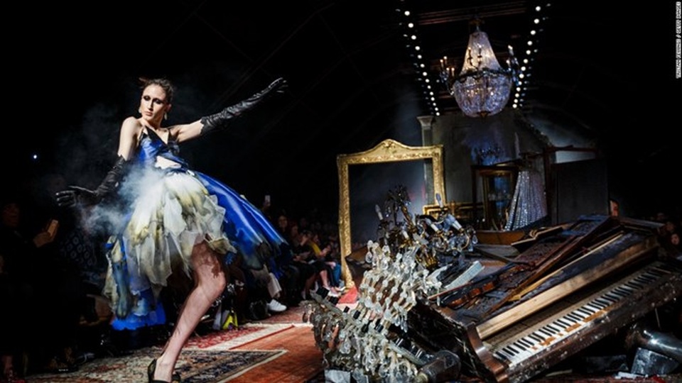 Những show diễn thời trang đáng nhớ của thế giới trong năm 2016 - 1