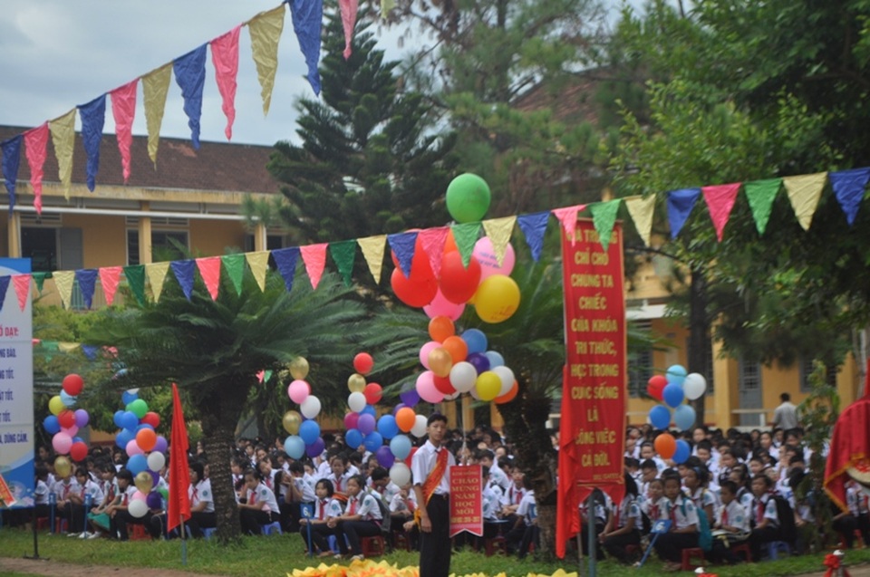 Lãnh đạo Đảng, Nhà nước dự khai giảng cùng các em học sinh - 69 Các em lớp 6 ở Hội An bước vào năm học mới, trường mới.