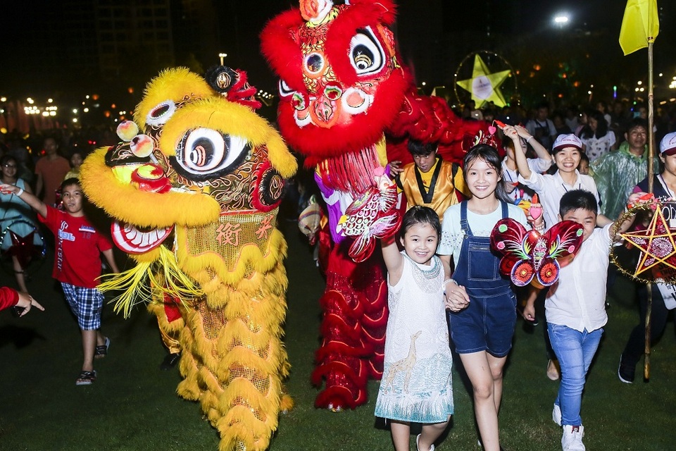 Vui trăng cùng Vinhomes Central Park - 1 Chuỗi sự kiện“Vui trăng cùng Vinhomes” được tổ chức tại 3 miền là ngày hội gia đình, gắn kết cộng đồng cư dân