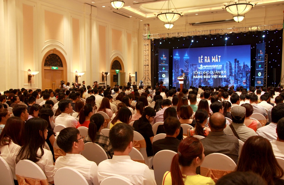 Chính thức ra mắt Website nghemoigioi.vn – Tổng kho dự án BĐS lớn nhất Việt Nam - 1 Hơn 400 nhà môi giới tự do, đại lý phân phối BĐS cùng tham dự sự kiện.