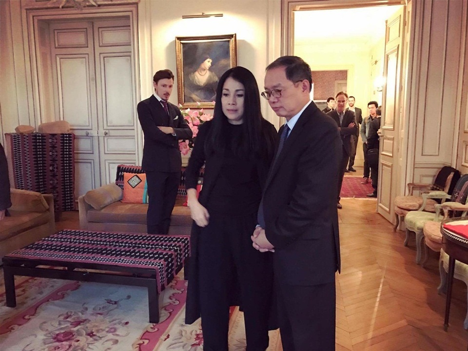 Hơi thở từ núi rừng Việt Nam trong ngày ra mắt Ngôi nhà Việt Nam tại Pháp - 2 Nhiều lời ngợi khen và yêu mến trân trọng đặt tên nhà thiết kế Minh Hạnh là Coco Chanel Việt Nam vì chất liệu vải và kỹ thuật tuyệt mỹ.
