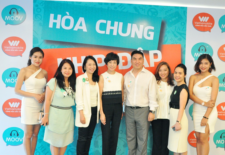 Ứng dụng âm nhạc siêu “hot” ra mắt hấp dẫn giới trẻ - 1 Tập đoàn PCCW và Vietnamobile hợp tác ra mắt ứng dụng âm nhạc MOOV.