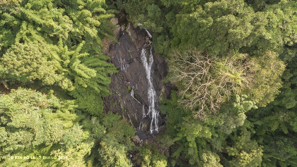 Ngoạn mục trượt thác 7 tầng ở Lâm Đồng - 1