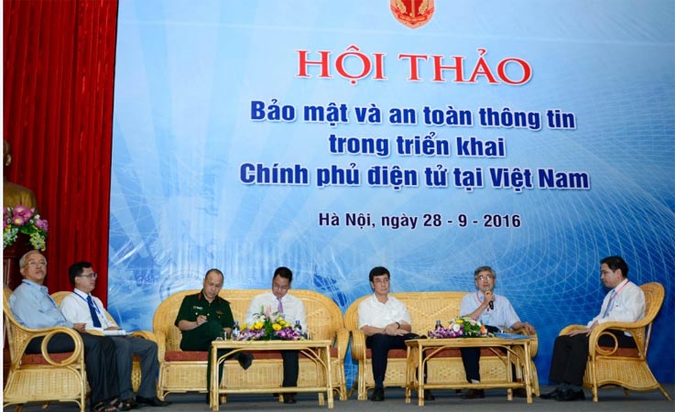 Xuất hiện nhiều loại hình tấn công chiến tranh mạng mới - 2
Các diễn giả trao đổi tại Hội thảo. Ảnh: Giang Phạm