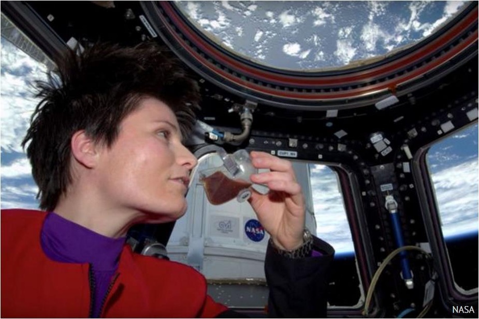 Thưởng thức cà phê trên vũ trụ với cốc zero-G - 1
Thưởng thức cà phê trên vũ trụ