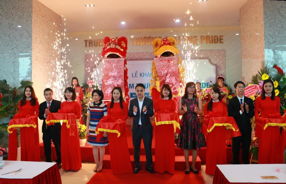 Khai trương khối dịch vụ tiện ích và thương mại lớn nhất trục đường Lê Văn Lương kéo dài - 1 Lễ cắt băng khai trương khối dịch vụ tiện ích và thương mại The Pride