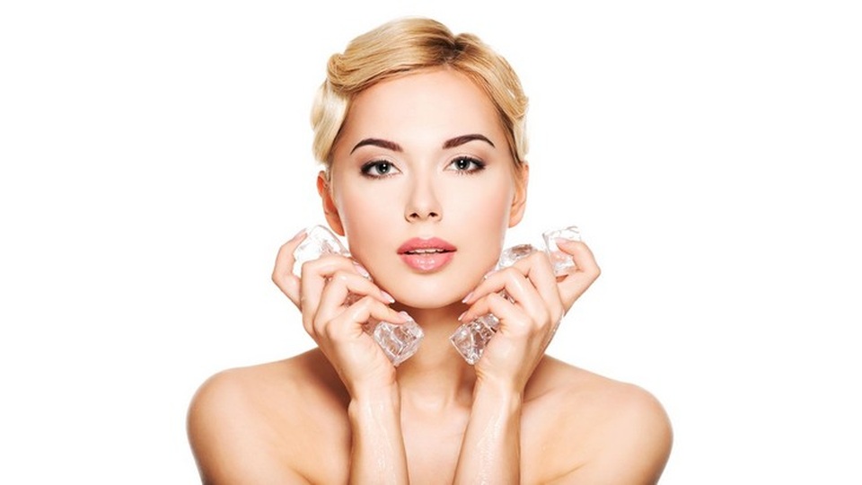 6 lợi ích của đá lạnh với da mặt phụ nữ - 1 6 lợi ích của đá lạnh với da mặt phụ nữ - 1