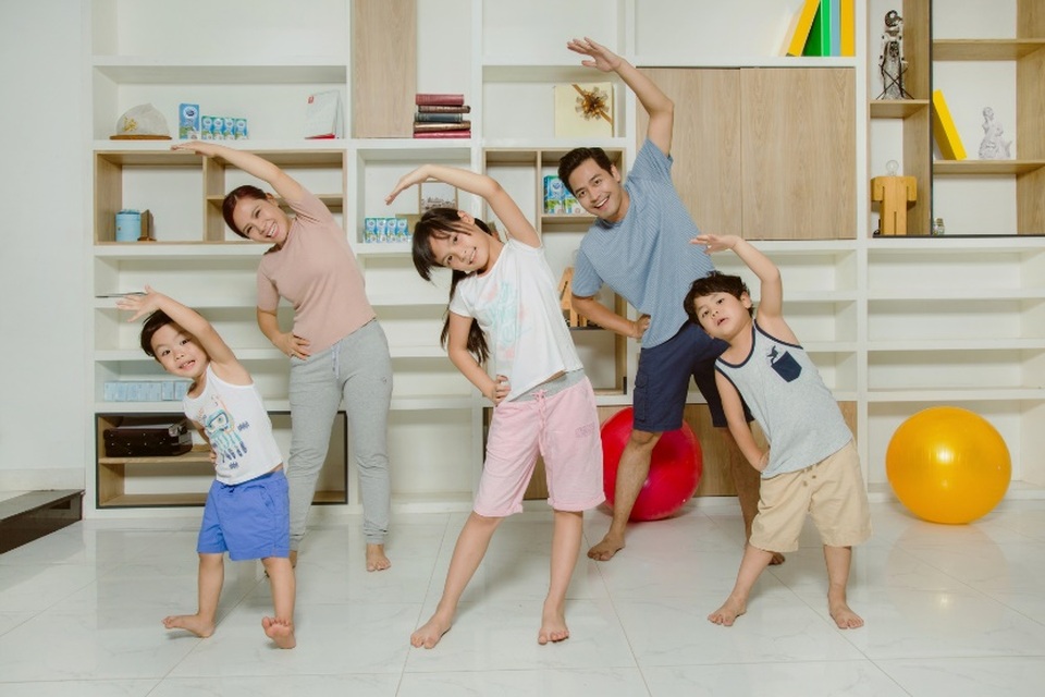 Đốn tim với loạt ảnh năng động của gia đình sao Việt - 1 Đốn tim với loạt ảnh năng động của gia đình sao Việt - 1