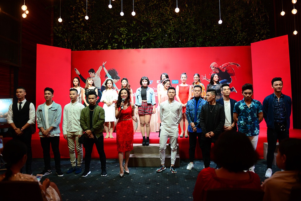 John Huy Trần, Khánh Thi “cầm trịch” ghế nóng Thử Thách Cùng Bước Nhảy 2016 - 1 Top 20 thí sinh Thử Thách Cùng Bước Nhảy và màn chào sân ấn tượng