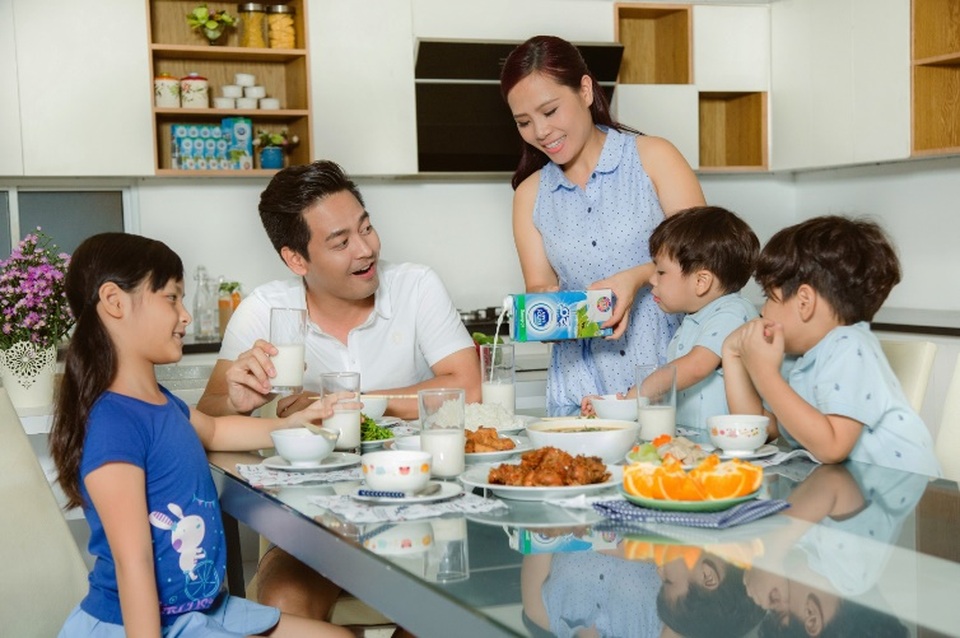 Đột nhập bữa ăn các gia đình sao Việt - 1 Ăn uống đơn giản nhưng đa dạng dưỡng chất là xu hướng dinh dưỡng mà gia đình Phan Anh đang áp dụng