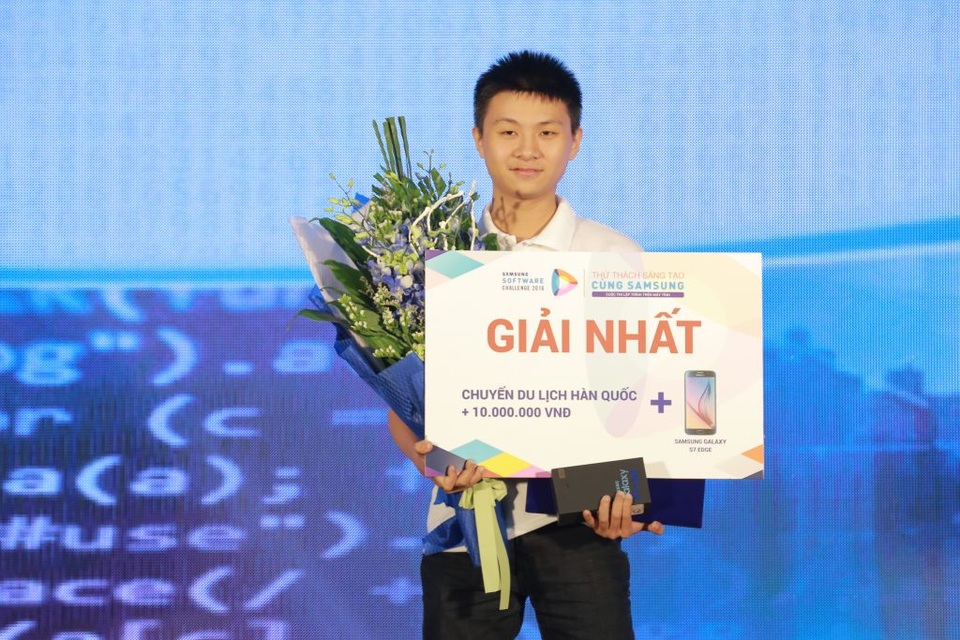 Khi thuật toán đưa giấc mơ của con người đi xa hơn… - 1 Lê Anh Đức - Đại học Bách Khoa Hà Nội đã giành Giải Nhất cuộc thi Thử thách sáng tạo cùng Samsung 2016