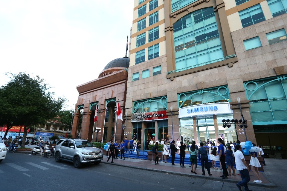 Tọa lạc tại một trong những địa điểm sầm uất bậc nhất thành phố, SES Metropolitan đã thu hút hàng nghìn lượt khách ghé thăm ngay từ ngày đầu tiên chính thức mở bán (15/11/2016).