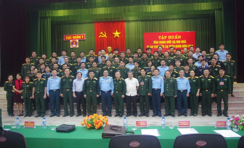 Khai mạc lớp tập huấn về ứng dụng bức xạ ion hoá và an toàn bức xạ năm 2016 - 1 Thủ trưởng Cục Quân y cùng đại biểu, học viên lớp tập huấn