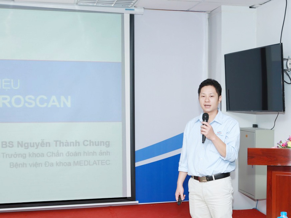 FibroScan - đột phá mới trong chẩn đoán xơ gan, gan nhiễm mỡ - 1 Bác sỹ Nguyễn Thành Chung giới thiệu phương pháp Fibrosan trong chẩn đoán xơ gan tại hội nghị.