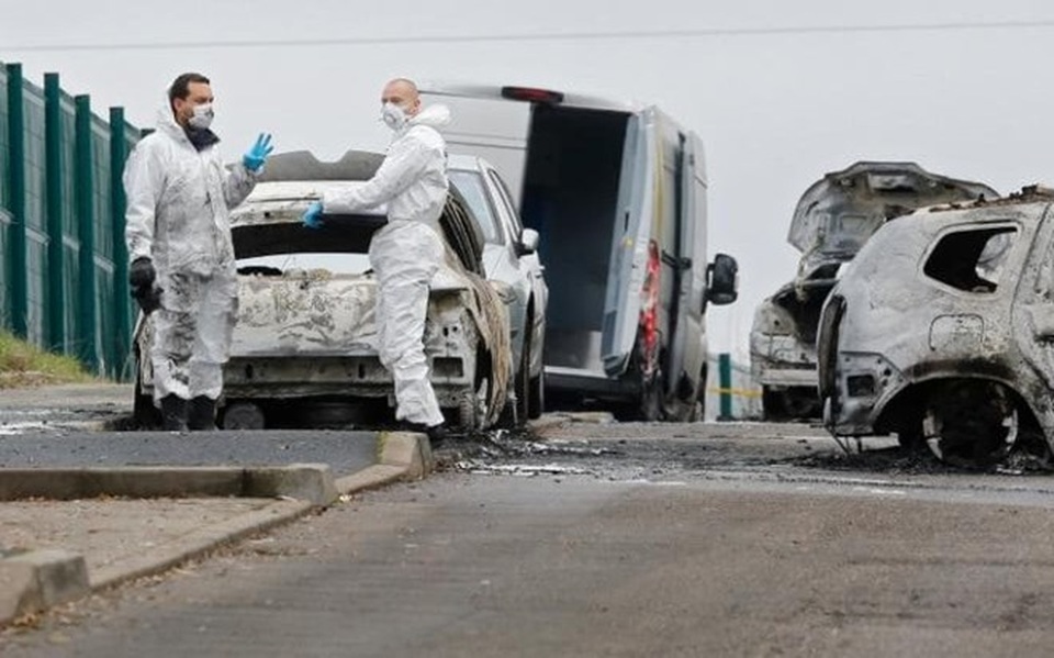 Cảnh sát tại hiện trường vụ cướp vàng ở Dardilly, gần thành phố Lyon.