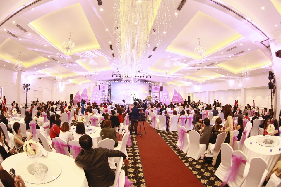Tết của ngành làm đẹp 2016 - Hoành tráng & Ấn tượng - 1 Không khí tại trung tâm hội nghị Forever Mark trước khi chương trình được bắt đầu