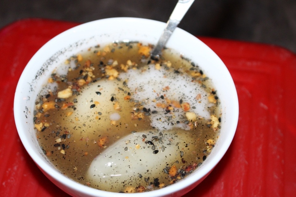Bánh trôi tàu- món ăn không thể khước từ của mùa đông Hà Nội - 1 Bánh trôi tàu- món ăn không thể khước từ của mùa đông Hà Nội - 1