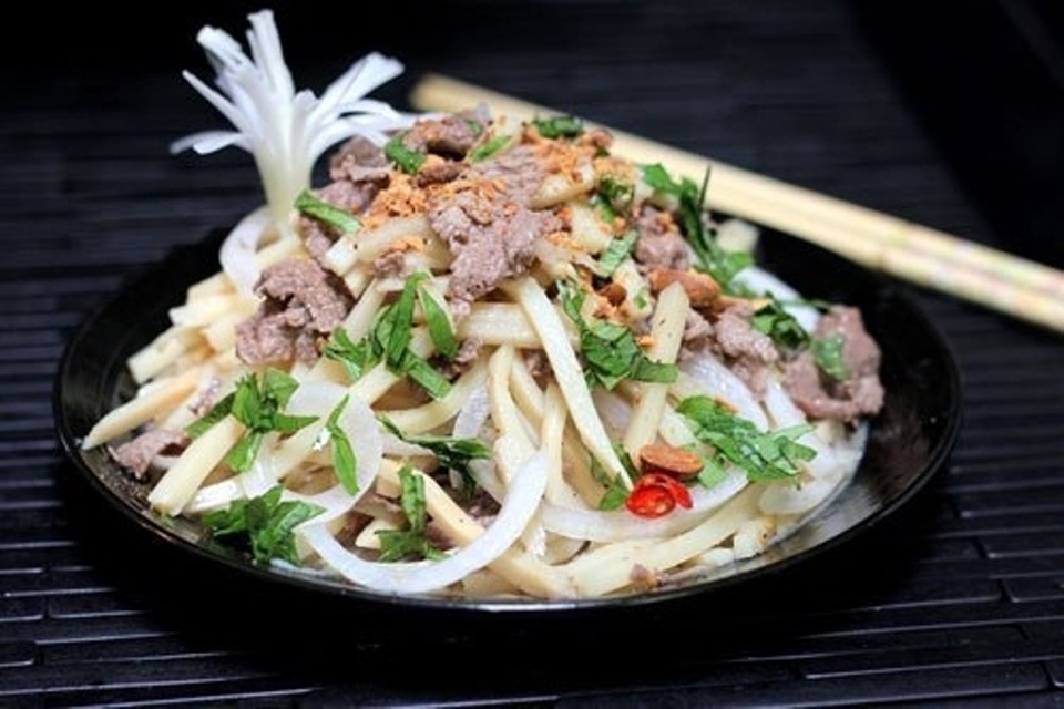 Nộm hoa ban cũng là một món ăn truyền thống của người Tây Bắc.