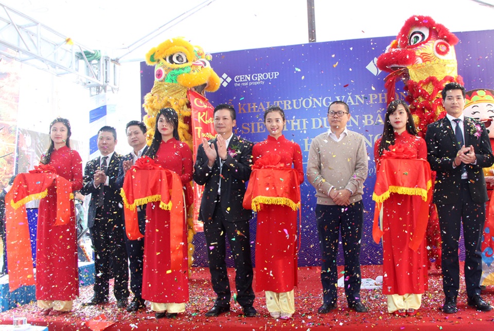 STDA chính thức khai trương Hệ thống Siêu thị dự án STDA Hạ Long - 1 Lễ cắt băng khai trương Hệ thống Siêu thị dự án Bất động sản STDA tại Hạ Long