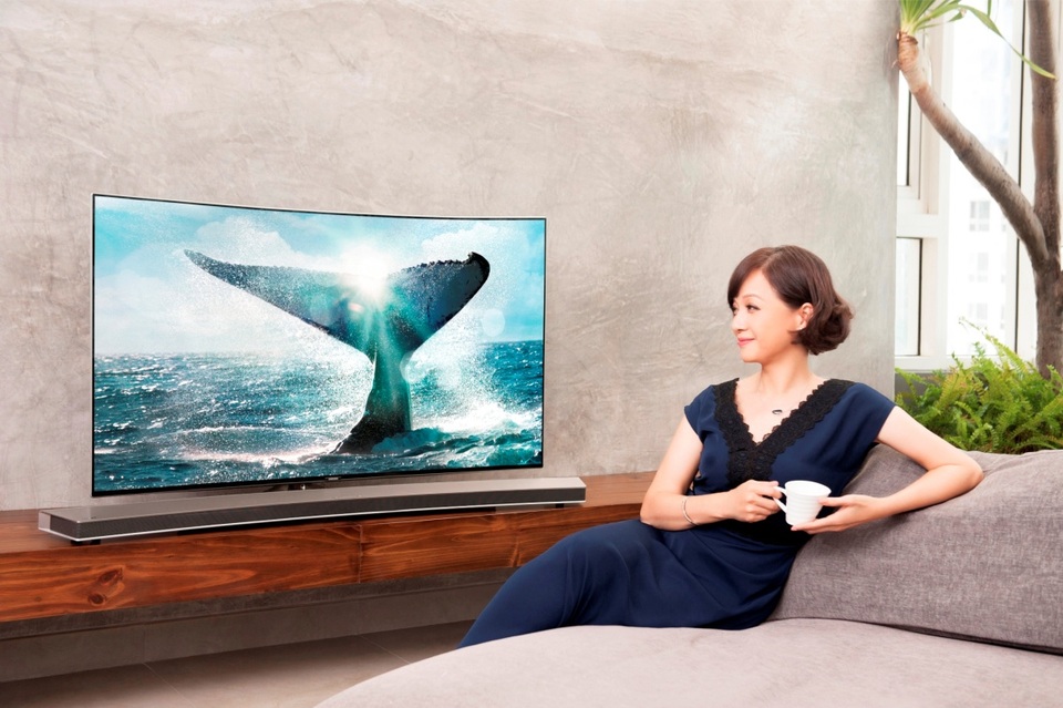 Các ưu điểm giúp TV Samsung SUHD KS9000 "không đối thủ" - 1 Màn hình chấm lượng tử Quantum dot có độ phân giải 4K mang đến hình ảnh cực kỳ sắc nét, mịn màng, màu sắc trung thực