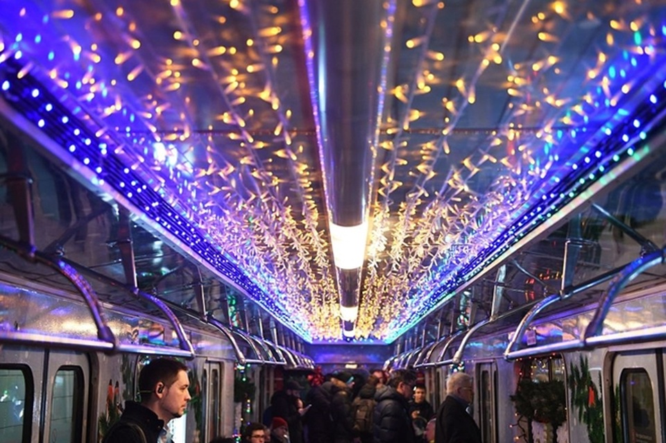 Tàu điện ngầm Moscow hút khách năm mới bằng chiêu "độc" - 2 Tàu điện ngầm Moscow hút khách năm mới bằng chiêu "độc" - 2
