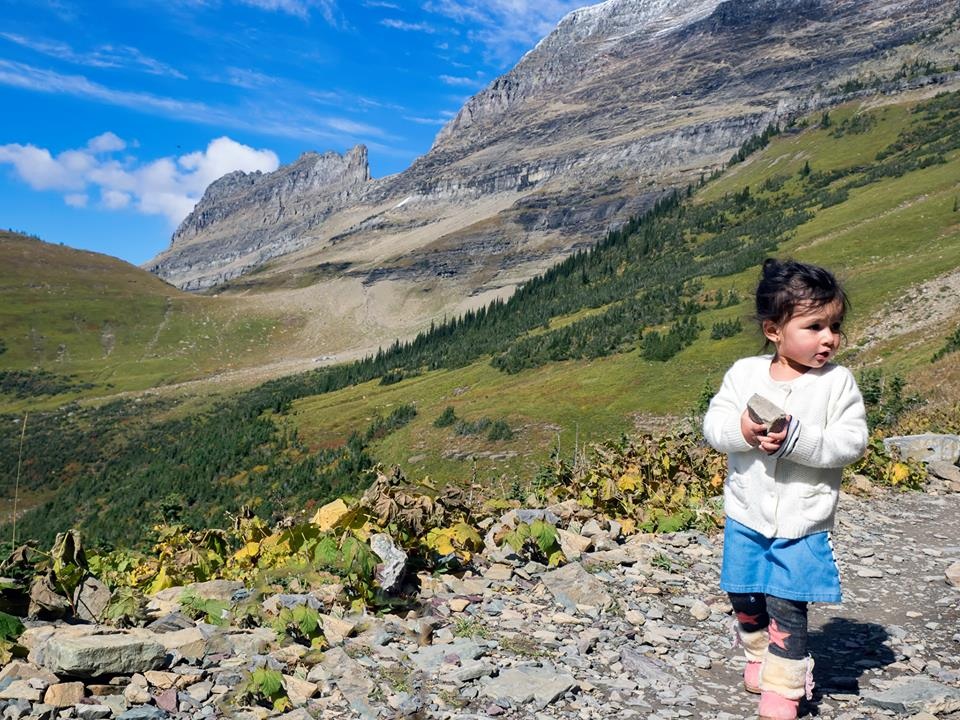 Bộ ảnh cực yêu của bé gái 2 tuổi du lịch qua 30 nước cùng cha mẹ - 12