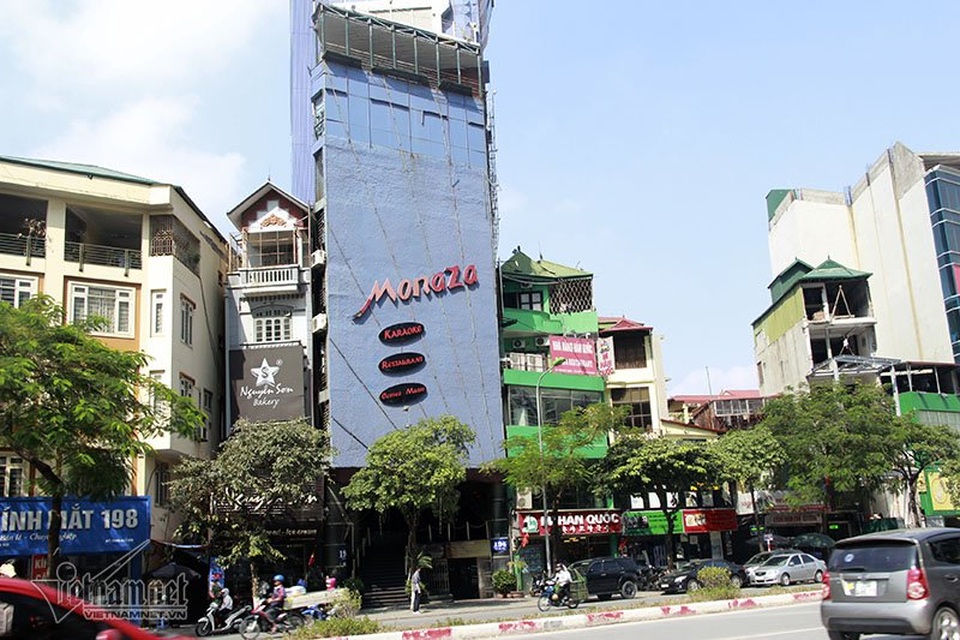 Biển karaoke khủng rơi lả tả ở Hà Nội - 11