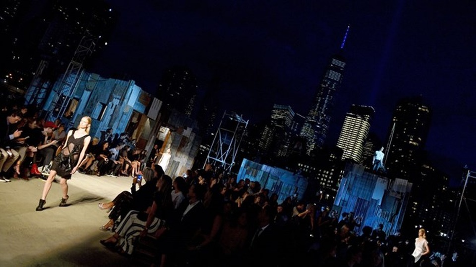 Những show diễn thời trang đáng nhớ của thế giới trong năm 2016 - 12