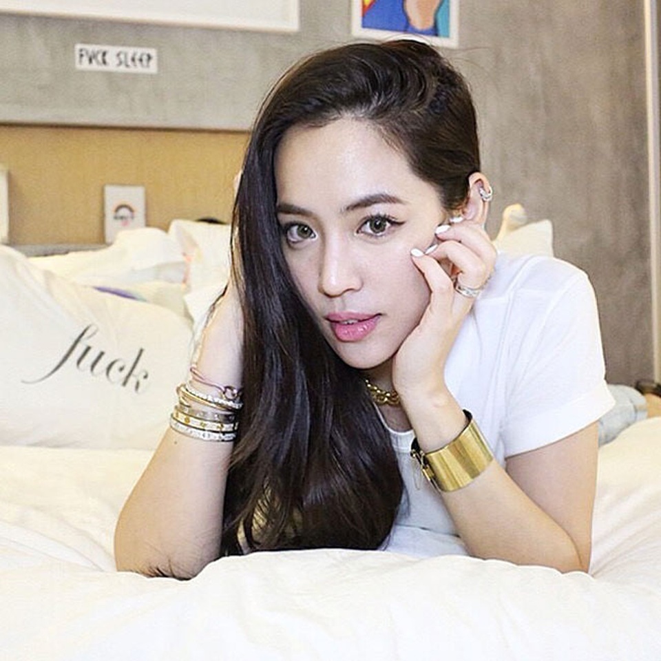 Bỏng mắt trước vẻ gợi cảm của 4 ái nữ tỷ phú Singapore - 13 Bỏng mắt trước vẻ gợi cảm của 4 ái nữ tỷ phú Singapore - 13