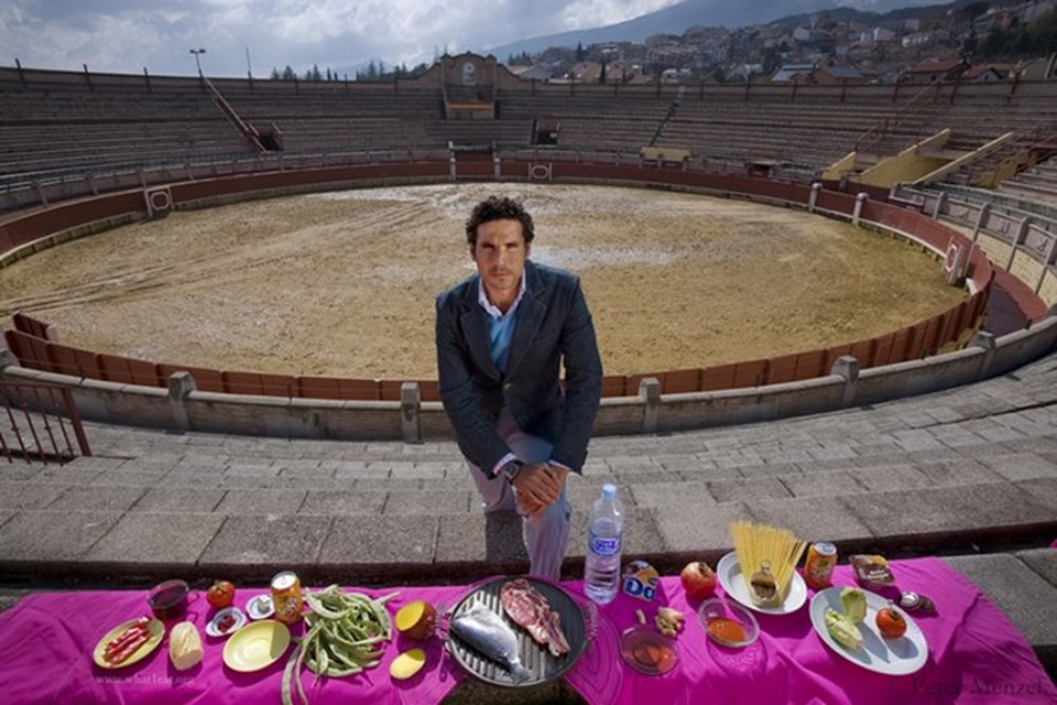 NhOscar Higares, đấu sỹ bò tót ở Tây Ban Nha ăn 4.200 calo mỗi ngày. (Nguồn: brightside).