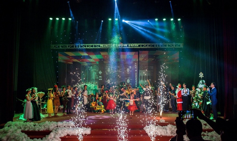 Nhạc kịch “Ông già Noel bị bắt cóc” lần đầu ra mắt mùa Giáng sinh - 12 FFC sắp bước sang tuổi thứ 3 và đang dần hoàn thiện trên con đường khẳng định chất lượng đào tạo với mục tiêu chạm được vào từng sự phát lộ và nuôi dưỡng niềm đam mê của mỗi học viên qua các bộ môn năng khiếu, nghệ thuật, vận động và kỹ năng sống. Đêm diễn được FFC kỳ vọng là khởi đầu giai đoạn mới trong lộ trình xây dựng một không gian văn hóa nghệ thuật với một sân khấu biểu diễn chuyên nghiệp hơn, là nơi để các học viên tự tin ghi dấu ấn của bản thân theo cách riêng của mình.