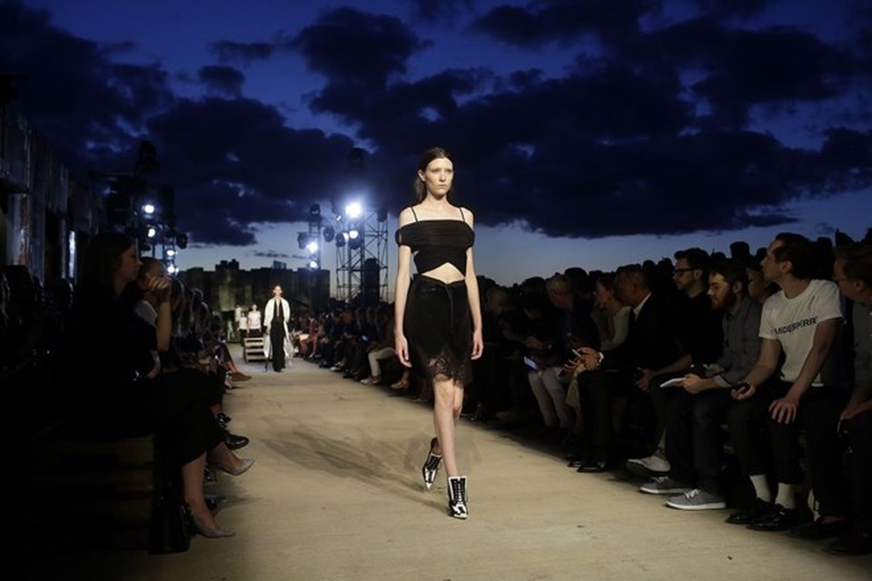 Những show diễn thời trang đáng nhớ của thế giới trong năm 2016 - 13