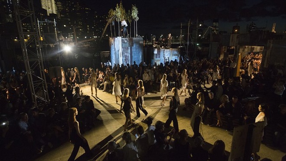 Những show diễn thời trang đáng nhớ của thế giới trong năm 2016 - 14