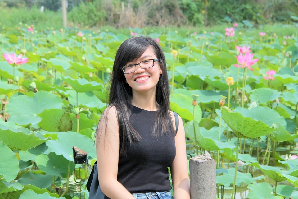 E ấp đồng sen Long Phước giữa lòng Sài Thành - 16 Duyên dáng bên đồng sen.