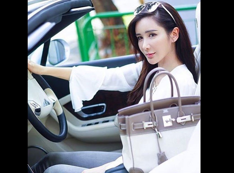 Bỏng mắt trước vẻ gợi cảm của 4 ái nữ tỷ phú Singapore - 19 Bỏng mắt trước vẻ gợi cảm của 4 ái nữ tỷ phú Singapore - 19