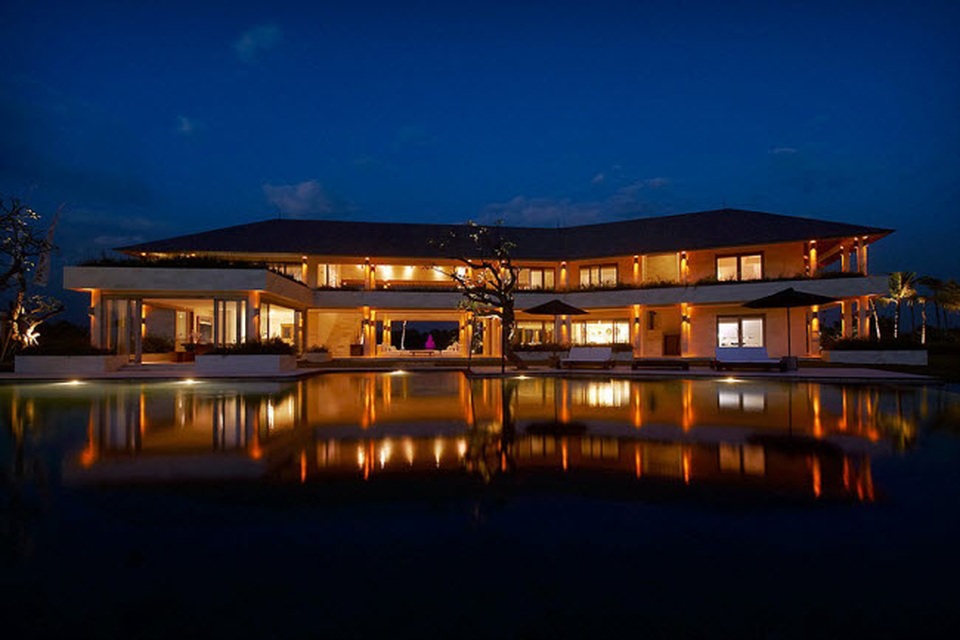 Nằm trên bờ biển phía Tây của hòn đảo Bali ở Indonesia, khu nghỉ dưỡng Villa Céleste như một thiên đường với núi bao quanh, cánh đồng lúa và biển Ấn Độ Dương.