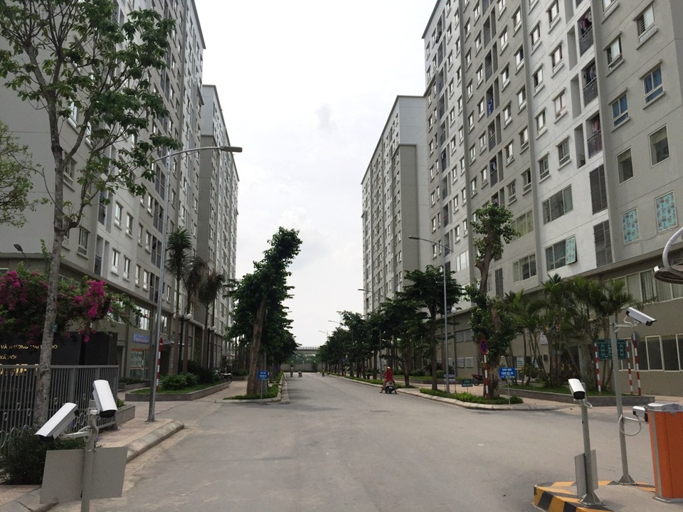 
Tại EcoHome hiện đã có nhiều cửa hàng kinh doanh khá thuận lợi như siêu thị, hiệu thuốc, phòng khám nha khoa, shop thời trang, phòng tập Gym, trung tâm ngoại ngữ, cửa hàng chăm sóc sức khỏe, làm đẹp, ngân hàng, văn phòng…
