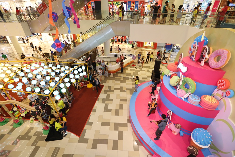 Đặc sắc “Phố đèn lồng” giữa lòng trung tâm thương mại - 3