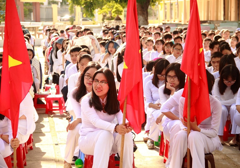 Lãnh đạo Đảng, Nhà nước dự khai giảng cùng các em học sinh - 82
Hơn 330 ngàn học sinh các cấp tỉnh Bình Định hân hoan đón năm học mới 2016-2017. (Ảnh: Doãn Công)