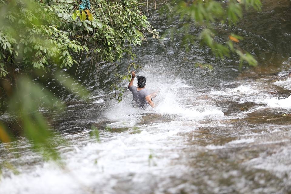 Ngoạn mục trượt thác 7 tầng ở Lâm Đồng - 2