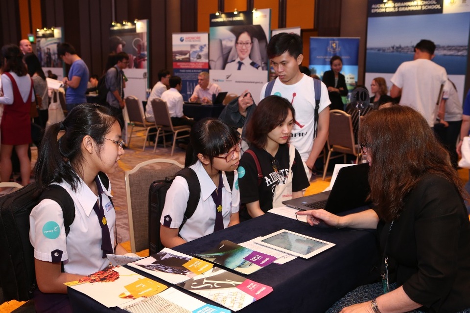 Các trường Trung học phổ thông, Đại học đến Học viện Kỹ nghệ đều có mặt trong Triển lãm, vì vậy học sinh cấp 3 lẫn sinh viên và các bạn trẻ sau tốt nghiệp đều háo hức tham dự