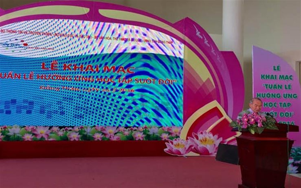Tuần lễ hưởng ứng học tập suốt đời năm 2016 - 2
Thứ trưởng Bộ GDĐT Nguyễn Vinh Hiển phát động “Tuần lễ Hưởng ứng học tập suốt đời” năm 2016