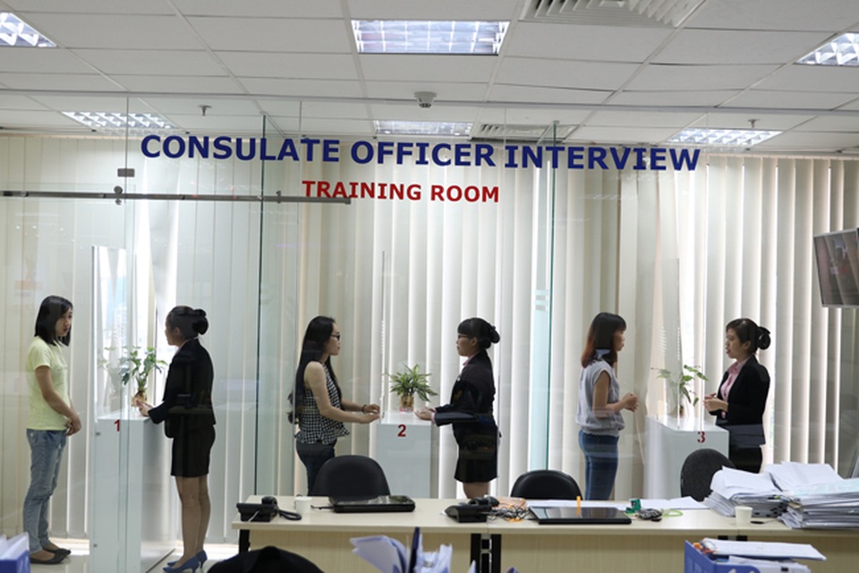 Lịch phỏng vấn du học Mỹ miễn phí tháng 10/2016 - 2 Luyện phỏng vấn Mỹ 1:1 tạo cho sinh viên sự tự tin khi đi phỏng vấn với lãnh sự